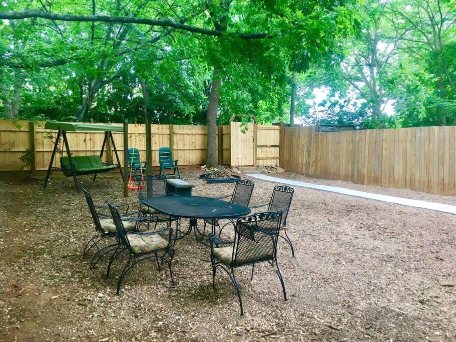 Family Friendly Downtown Home - Private Yard & Grill - Location, Location, Location! Атенс Екстериор снимка