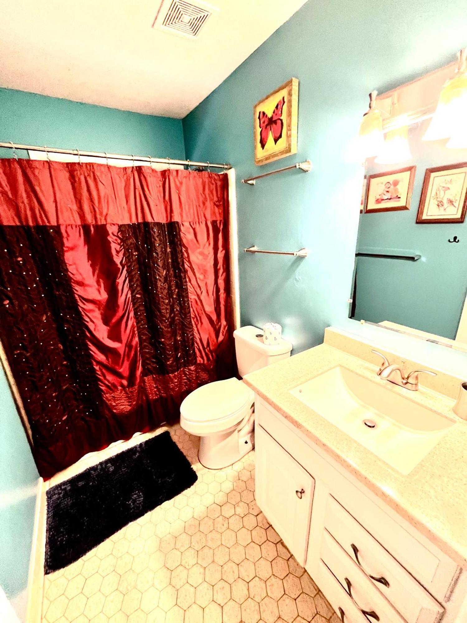 Family Friendly Downtown Home - Private Yard & Grill - Location, Location, Location! Атенс Екстериор снимка