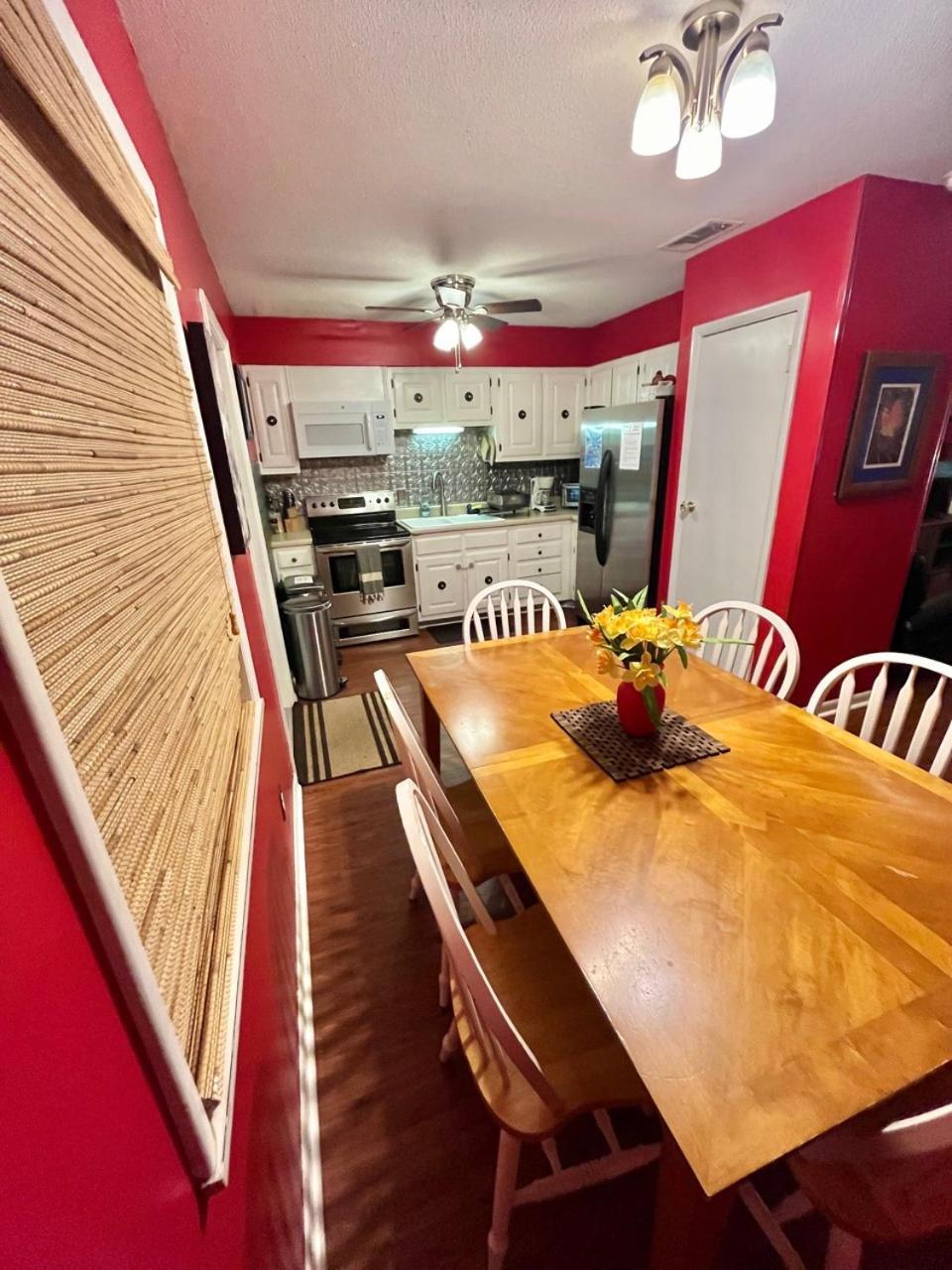 Family Friendly Downtown Home - Private Yard & Grill - Location, Location, Location! Атенс Екстериор снимка