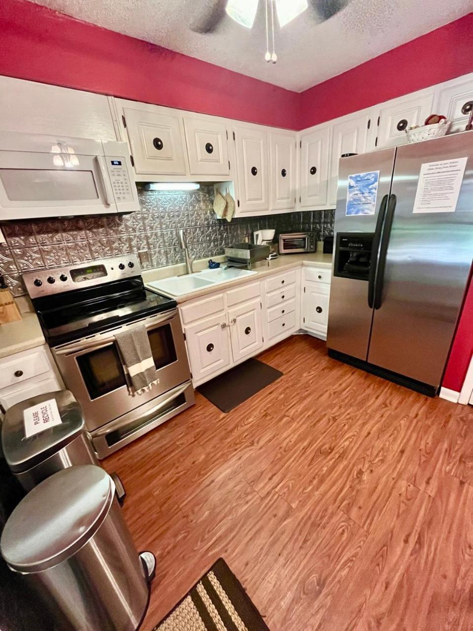 Family Friendly Downtown Home - Private Yard & Grill - Location, Location, Location! Атенс Екстериор снимка